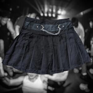 Royal Bones Black Pleated Chain Skirt Women's M 30 Punk Goth Emo Grunge Rock